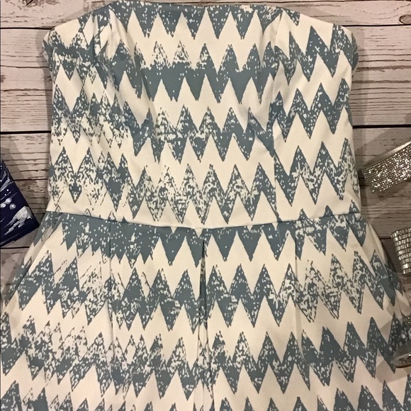 🎉HP🎉NWT 1.STATE Boho Blue and White Chevron Print Strapless Romper Size 4 - Picture 3 of 8